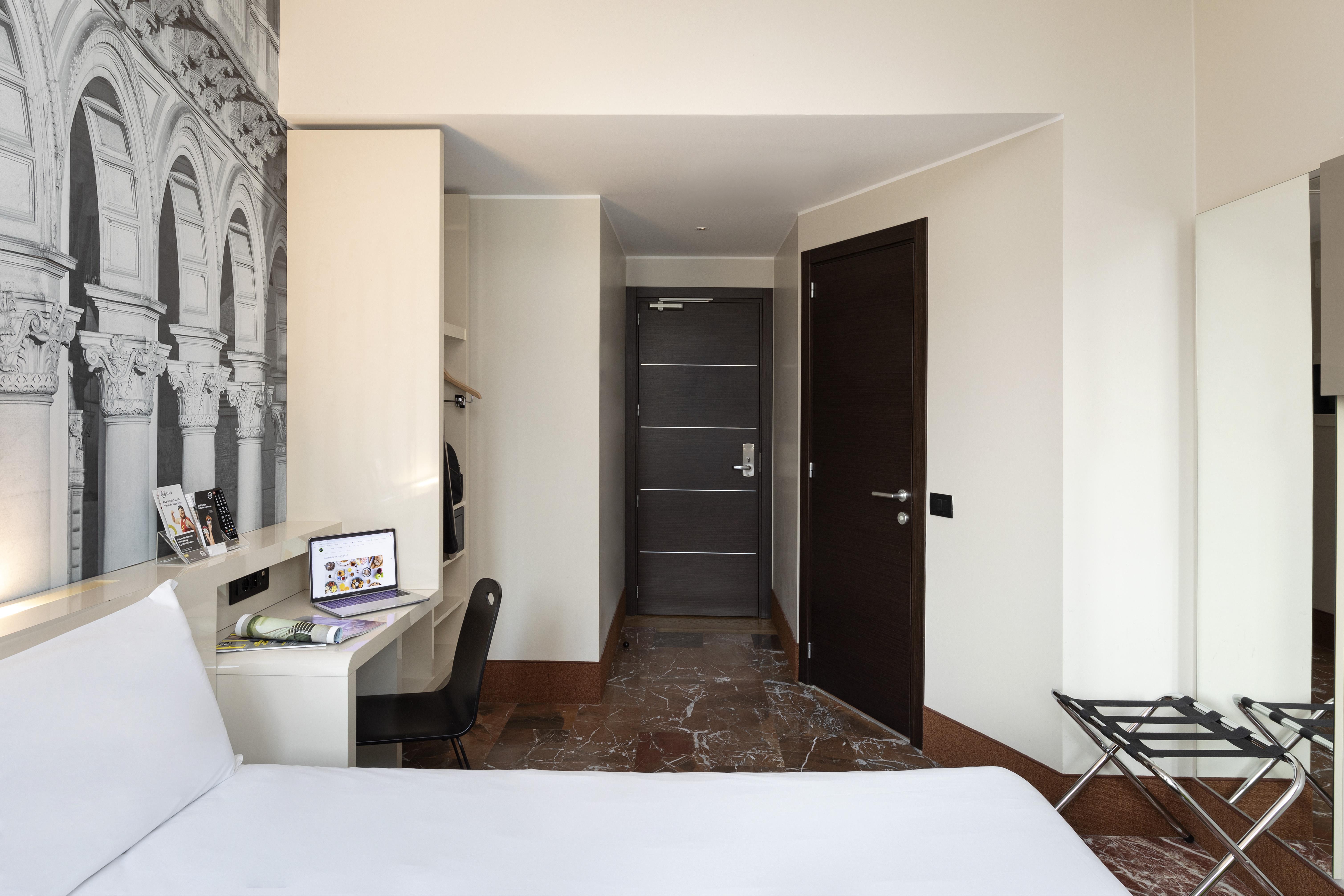 บีแอนด์บี โฮเต็ล มิลาโน ซานตัมโบรโจ Hotel มิลาน ภายนอก รูปภาพ