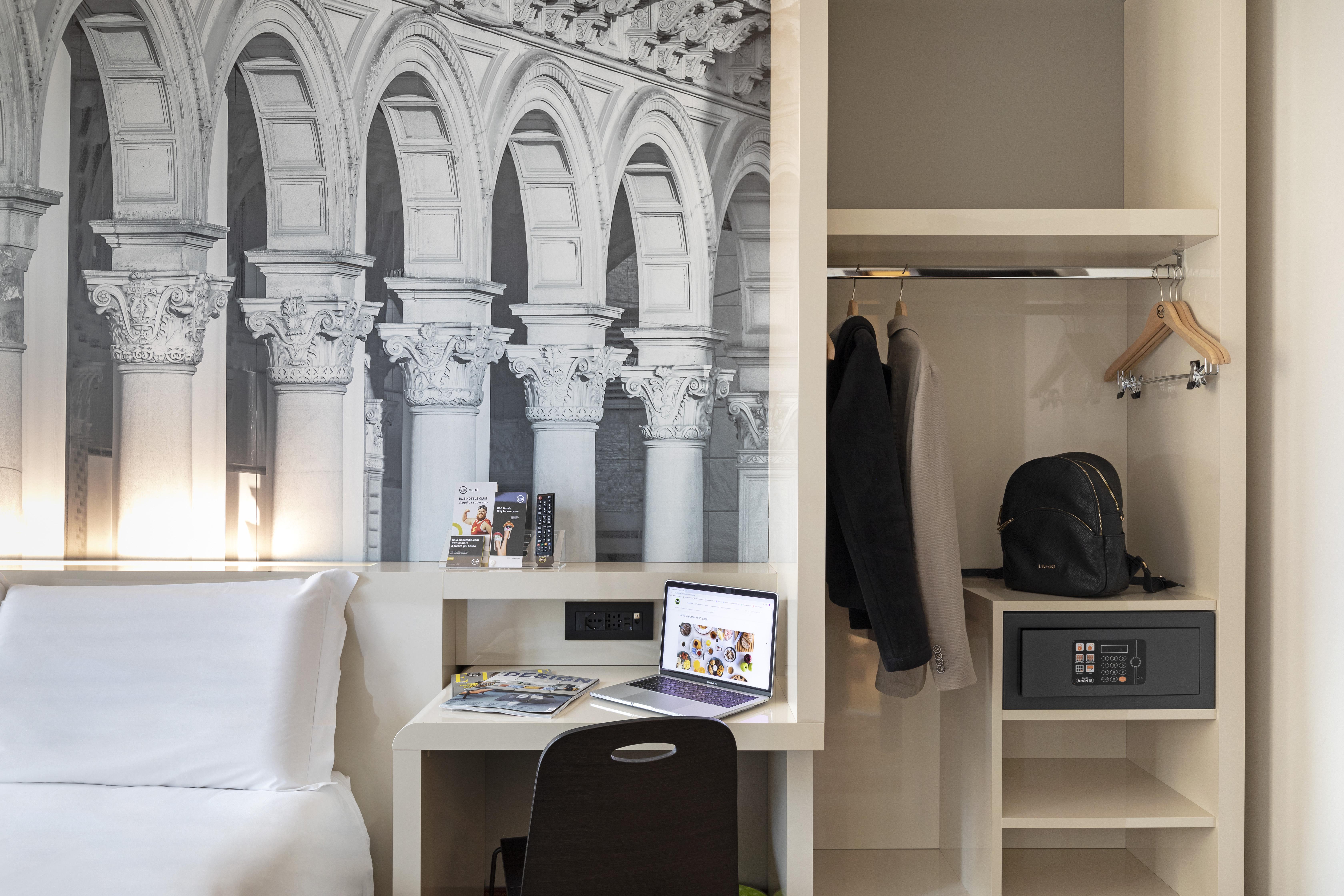 บีแอนด์บี โฮเต็ล มิลาโน ซานตัมโบรโจ Hotel มิลาน ภายนอก รูปภาพ