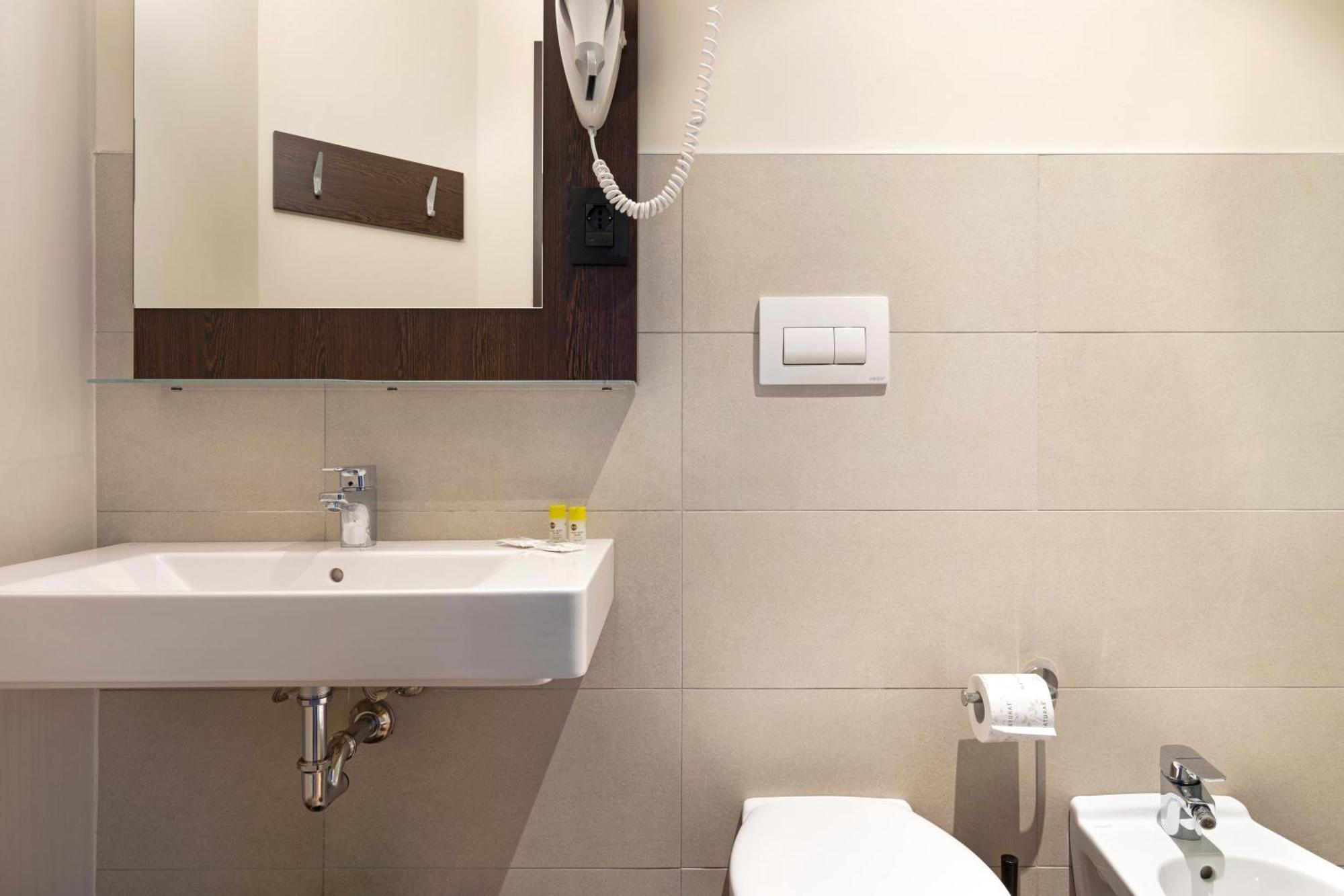 บีแอนด์บี โฮเต็ล มิลาโน ซานตัมโบรโจ Hotel มิลาน ภายนอก รูปภาพ
